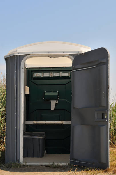 Best Sanitation services for porta potties  in Country Clu, CA